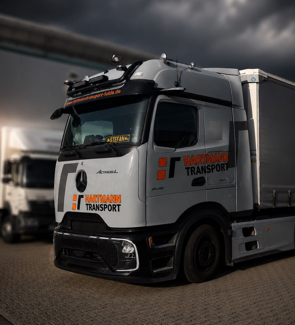 Actros L von Hartmann Transport auf dem Betriebshof in Fulda